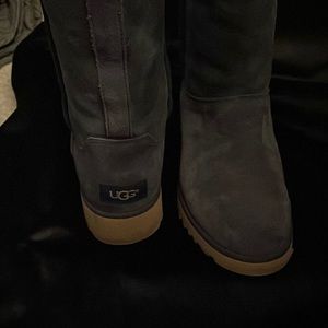 UGGS.